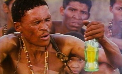 Cola firmalarından adı lazım değil birinin kaybettiği şişeyi buldum. "Tanrılar Çıldırmış Olmalı / The Gods Must Be Crazy" filminde uçaktan düştü. Afrika savanlarında bir kabilenin başına bela oldu. Atsalarda kurtulamazlar ondan. Boşa aramayın arkadaşlar halen orada. Filmi izlerseniz bana hak verirsiniz. Bir Numaralı Şişeyi Buldummm! Tanrılar Çıldırmış Olmalı Film