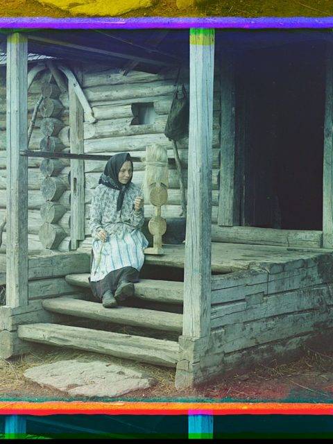 spinning-yarn-in-the-village-of-izvedovo-loc_9631435668_o